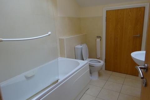 2 bedroom apartment to rent, Low Lane, Leeds LS18