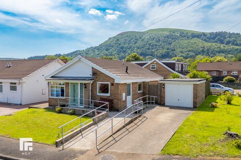 3 bedroom detached bungalow for sale, Rhiw'r Ddar, Taffs Well, Cardiff