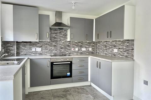 3 bedroom semi-detached house to rent, Sidings Road, Grimsby, N E Lincolnshire, DN31