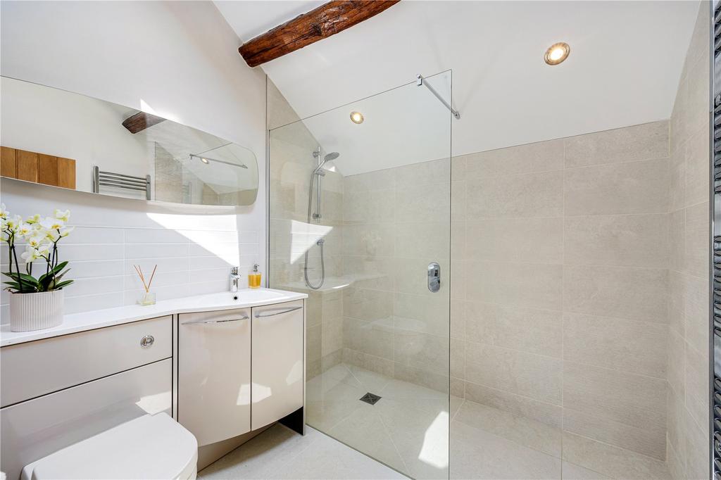 Main En-Suite