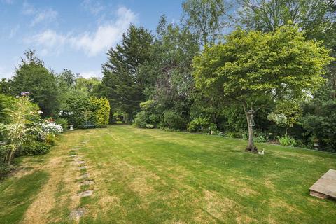 3 Willow Vale, Fetcham, Leatherhead, KT22 9TE