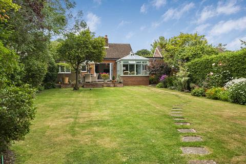 3 Willow Vale, Fetcham, Leatherhead, KT22 9TE