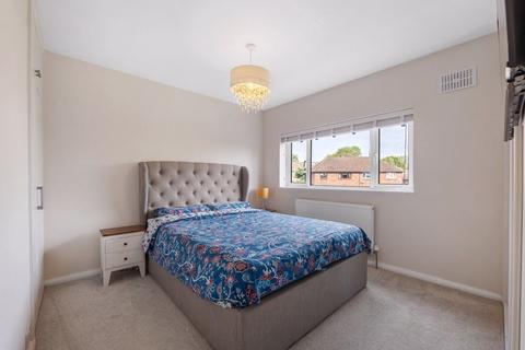 120 Windsor Drive, Orpington, BR6 6HF
