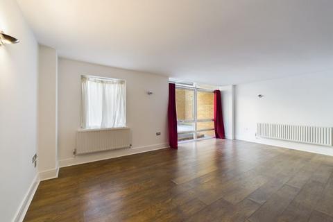 3 bedroom apartment for sale, Turner House, Cassilis Road, London