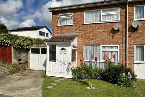 3 bedroom semi-detached house for sale, Spinney Drive, Banbury