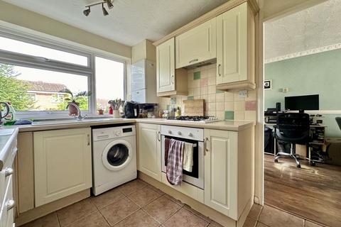 3 bedroom semi-detached house for sale, Spinney Drive, Banbury