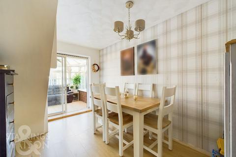6 Bucknam Close, Kessingland, Lowestoft, NR33 7NX