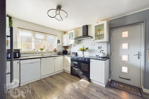 6 Bucknam Close, Kessingland, Lowestoft, NR33 7NX