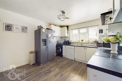 6 Bucknam Close, Kessingland, Lowestoft, NR33 7NX