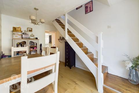 6 Bucknam Close, Kessingland, Lowestoft, NR33 7NX