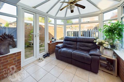 6 Bucknam Close, Kessingland, Lowestoft, NR33 7NX