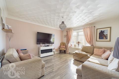 6 Bucknam Close, Kessingland, Lowestoft, NR33 7NX