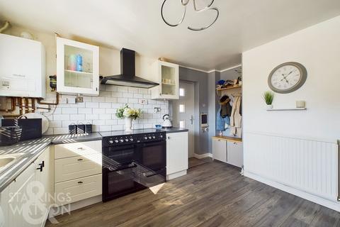 6 Bucknam Close, Kessingland, Lowestoft, NR33 7NX