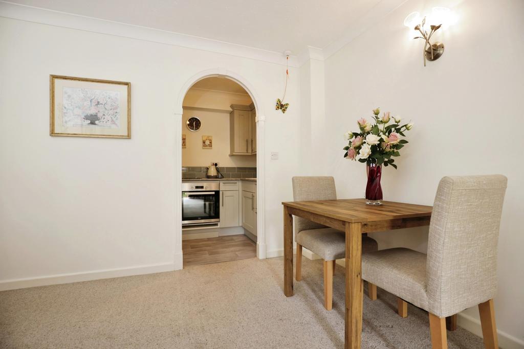 Dining area/kitchen