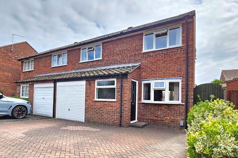 3 bedroom semi-detached house for sale, Fair Isle Close, Stubbington, PO14