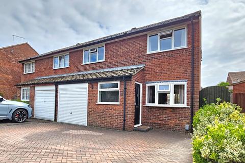 3 bedroom semi-detached house for sale, Fair Isle Close, Stubbington, Fareham, PO14