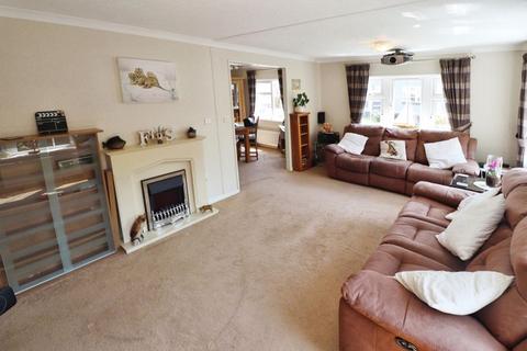 2 bedroom chalet for sale, Flag Hill, Great Bentley, CO7