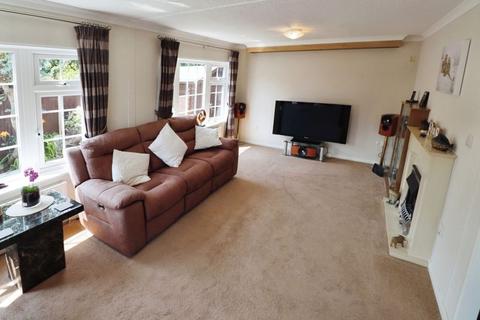 2 bedroom chalet for sale, Flag Hill, Great Bentley, CO7