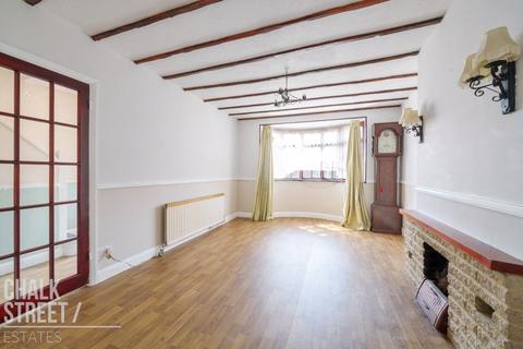 3 bedroom semi-detached house for sale, Ravenscourt Drive, Hornchurch, RM12