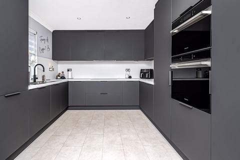 135 Bennochy Road, Kirkcaldy, KY2 5TS