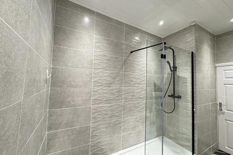 undefined, STUNNING ROOMS AVAILABLE - Bury Road, Bolton,- BL2