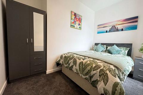 undefined, STUNNING ROOMS AVAILABLE - Bury Road, Bolton,- BL2