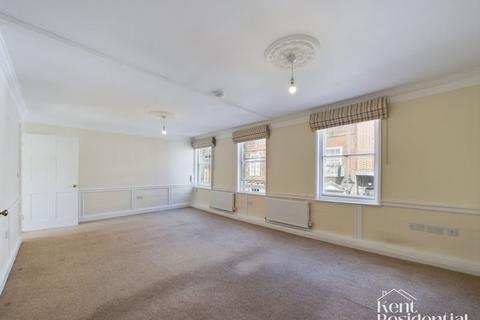 2 bedroom apartment to rent, High Street, Rochester, ME1