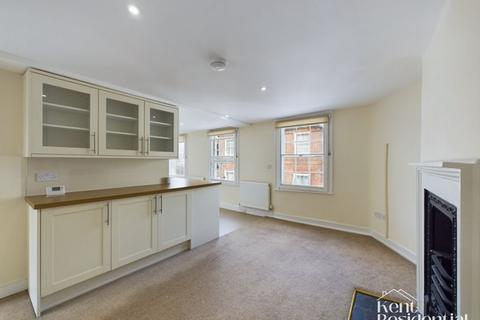 2 bedroom apartment to rent, High Street, Rochester, ME1