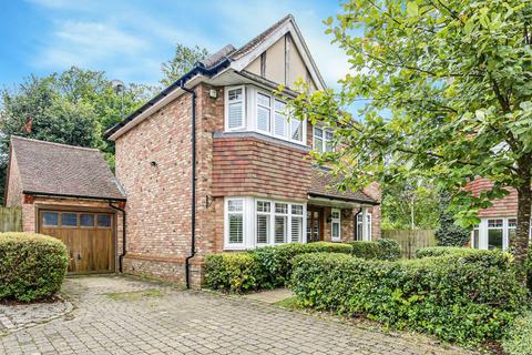 3 bedroom detached house for sale, Searchwood Heights, Warlingham, CR6 9GE