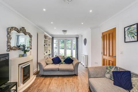 4 Searchwood Heights, Warlingham, CR6 9GE