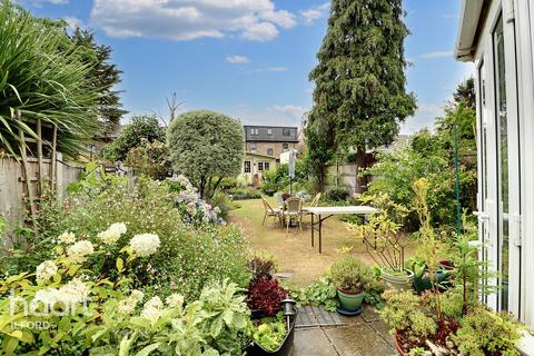 4 bedroom semi-detached house for sale, Coventry Road, Ilford