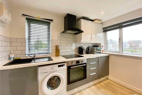 1 bedroom apartment for sale, Kingsway, Blackwater, Surrey