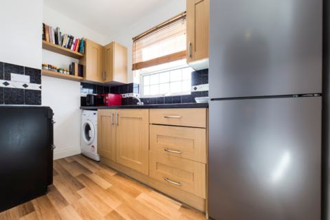 2 bedroom flat to rent, Lower Road, London, SE8