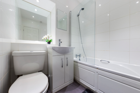 2 bedroom flat to rent, Lower Road, London, SE8