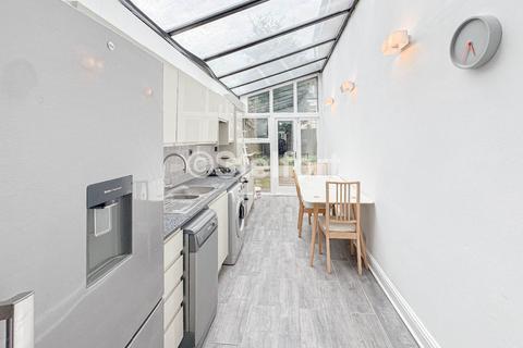 5 bedroom end of terrace house to rent, Canning Road, London, N5