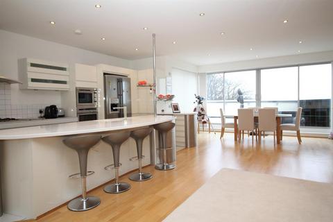 2 bedroom penthouse to rent, Seldown Road, Poole