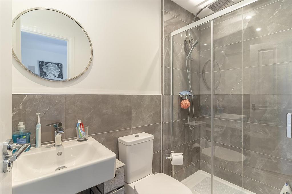 Bedroom 2 Ensuite.jpg