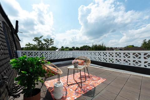 19b Shortlands Grove, Bromley, BR2 0LS