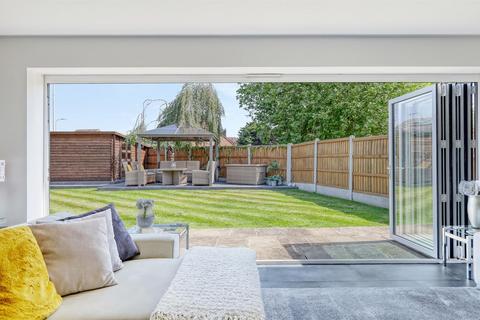 7 Fleming Gardens, Harold Wood, Romford, RM3 0WA