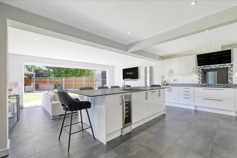 7 Fleming Gardens, Harold Wood, Romford, RM3 0WA