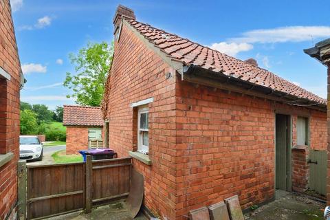 3 bedroom terraced house for sale, Main Street, Hackthorn, Lincoln