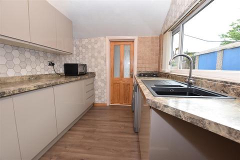 2 bedroom end of terrace house for sale, Lee Street, Hull