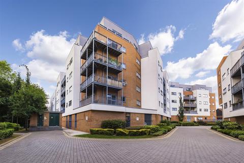 2 bedroom flat for sale, Sovereign Way, Tonbridge