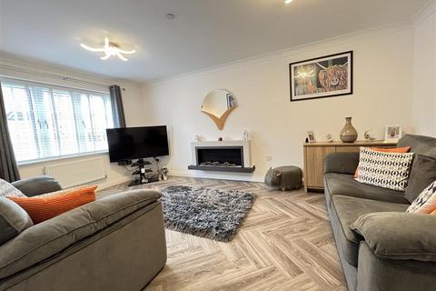 23 Y Dolydd, Cwmdare, Aberdare, CF44 8EX