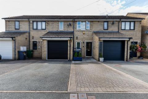 3 bedroom townhouse for sale, Causeway Crescent, Linthwaite, Huddersfield