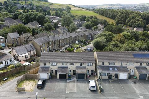 3 bedroom townhouse for sale, Causeway Crescent, Linthwaite, Huddersfield