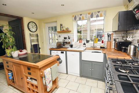 3 bedroom cottage for sale, North Street, Milborne Port, Sherborne