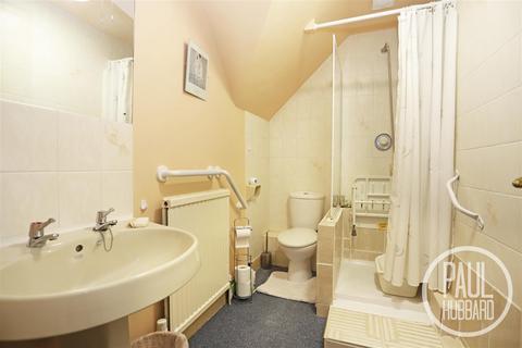 2 bedroom flat for sale, Victoria Court, Kirkley Cliff Road, Kirkley, NR33