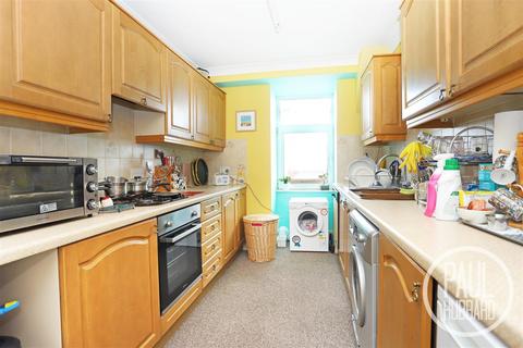 2 bedroom flat for sale, Victoria Court, Kirkley Cliff Road, Kirkley, NR33