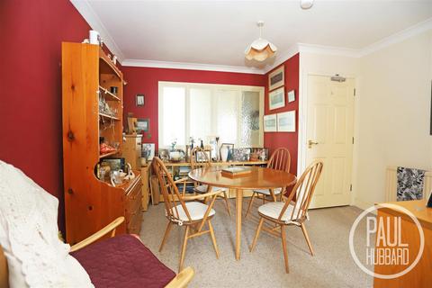 2 bedroom flat for sale, Victoria Court, Kirkley Cliff Road, Kirkley, NR33